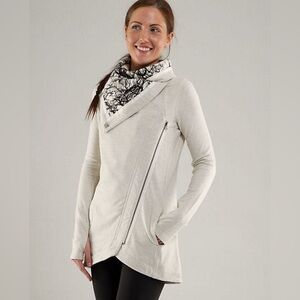 Lululemon Method Wrap